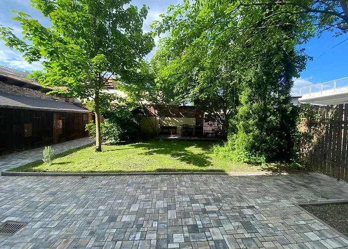 černý Tulipán - 3 *